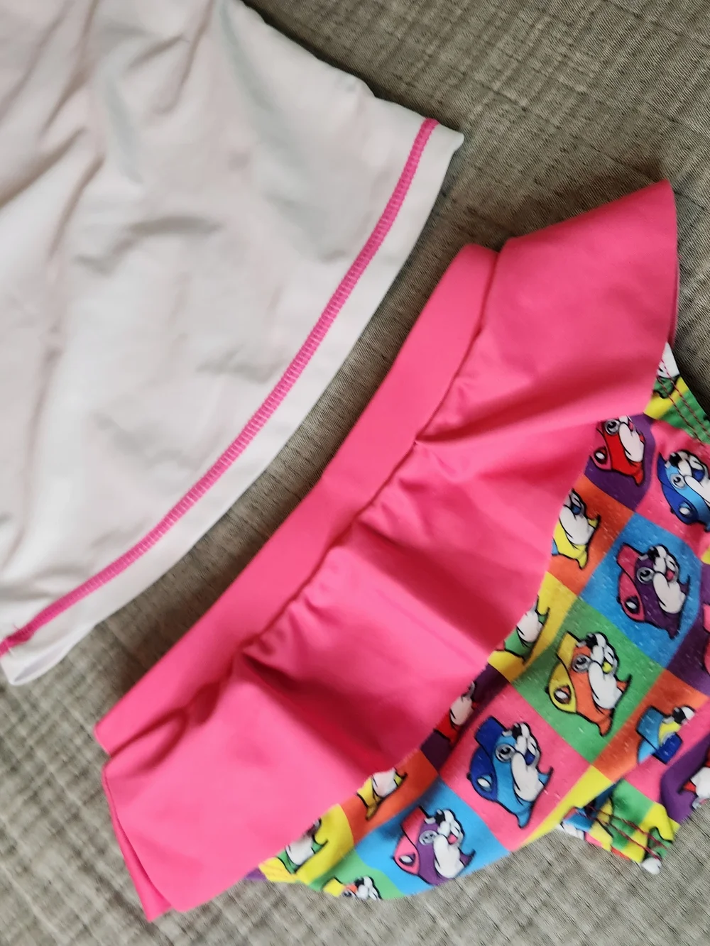 Buc-ee's Kids Two-Piece Rash Guard Swimsuit - White & Pink 18 Months